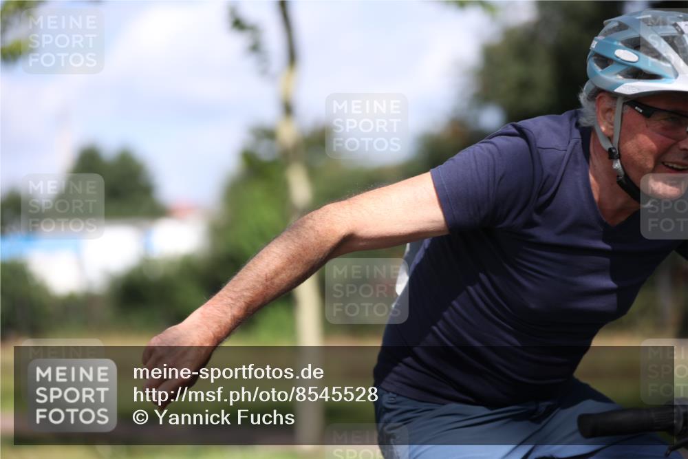 10.08.2025 - GEWOBA Citytriathlon Bremen Yannick Fuchs http://msf.ph/oto/8545528 10.08.2025 11:12:02 Radfahren  meine-sportfotos.de