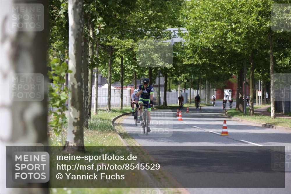 10.08.2025 - GEWOBA Citytriathlon Bremen Yannick Fuchs http://msf.ph/oto/8545529 10.08.2025 12:58:43 Radfahren 602, 609, 705, 762, 795, 802, 870, 885, 910, 921 meine-sportfotos.de