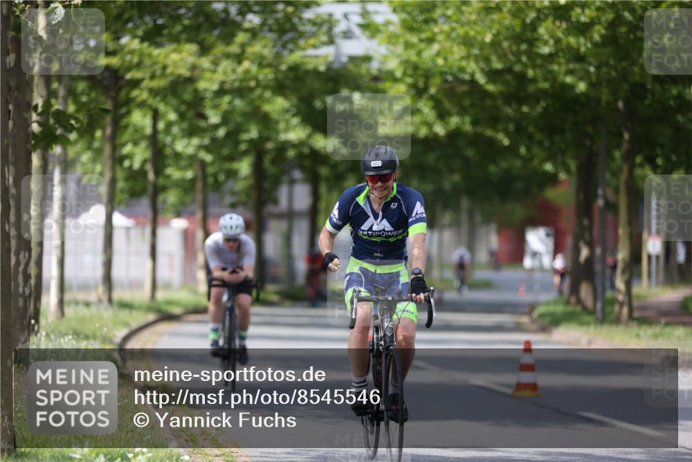 10.08.2025 - GEWOBA Citytriathlon Bremen Yannick Fuchs http://msf.ph/oto/8545546 10.08.2025 12:58:45 Radfahren 602, 609, 705, 762, 795, 802, 870, 885, 910, 921, 1038 meine-sportfotos.de