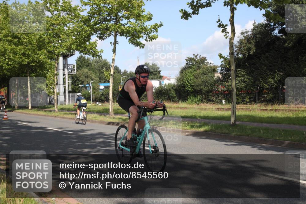 10.08.2025 - GEWOBA Citytriathlon Bremen Yannick Fuchs http://msf.ph/oto/8545560 10.08.2025 10:32:38 Radfahren 349, 354, 384, 406, 426, 432, 473, 483, 502 meine-sportfotos.de