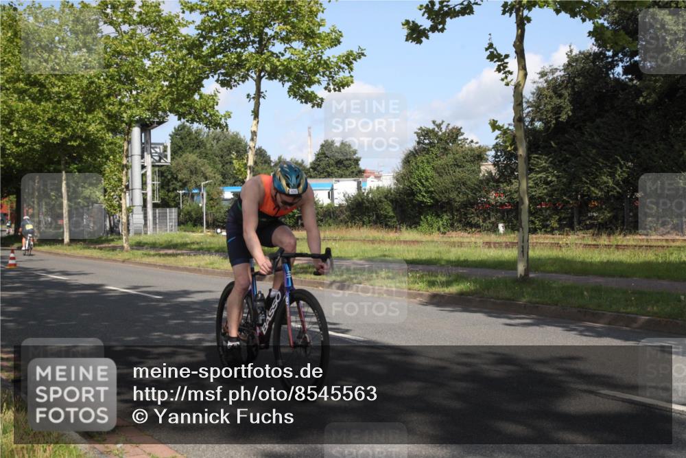 10.08.2025 - GEWOBA Citytriathlon Bremen Yannick Fuchs http://msf.ph/oto/8545563 10.08.2025 10:32:41 Radfahren 349, 371, 384, 406, 426, 432, 473, 483, 502 meine-sportfotos.de