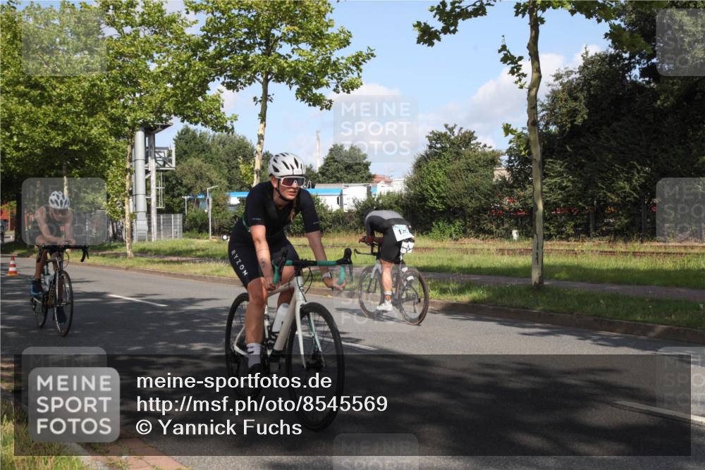 10.08.2025 - GEWOBA Citytriathlon Bremen Yannick Fuchs http://msf.ph/oto/8545569 10.08.2025 10:32:48 Radfahren 349, 355, 371, 384, 406, 483, 502 meine-sportfotos.de
