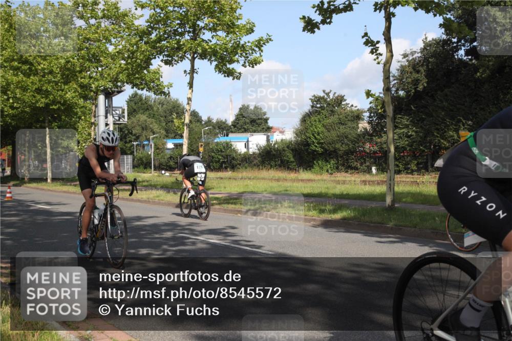 10.08.2025 - GEWOBA Citytriathlon Bremen Yannick Fuchs http://msf.ph/oto/8545572 10.08.2025 10:32:48 Radfahren 349, 355, 371, 384, 406, 483, 502 meine-sportfotos.de
