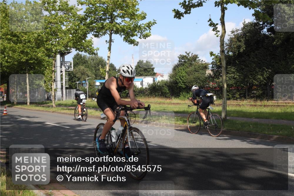 10.08.2025 - GEWOBA Citytriathlon Bremen Yannick Fuchs http://msf.ph/oto/8545575 10.08.2025 10:32:48 Radfahren 349, 355, 371, 384, 406, 483, 502 meine-sportfotos.de