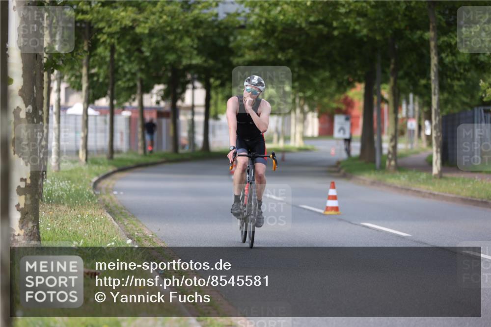 10.08.2025 - GEWOBA Citytriathlon Bremen Yannick Fuchs http://msf.ph/oto/8545581 10.08.2025 11:57:47 Radfahren 657 meine-sportfotos.de