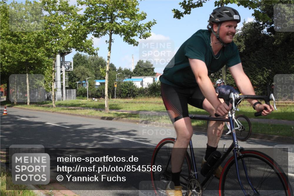 10.08.2025 - GEWOBA Citytriathlon Bremen Yannick Fuchs http://msf.ph/oto/8545586 10.08.2025 10:32:58 Radfahren 355, 371, 384, 390, 430 meine-sportfotos.de