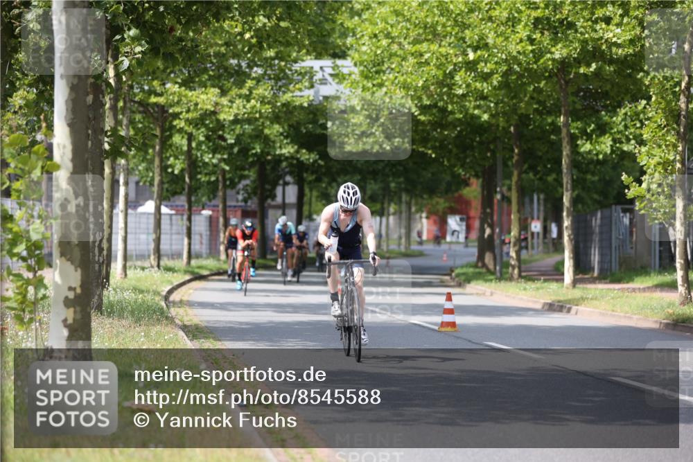 10.08.2025 - GEWOBA Citytriathlon Bremen Yannick Fuchs http://msf.ph/oto/8545588 10.08.2025 12:58:48 Radfahren 602, 609, 705, 762, 795, 802, 870, 885, 910, 921, 1038 meine-sportfotos.de