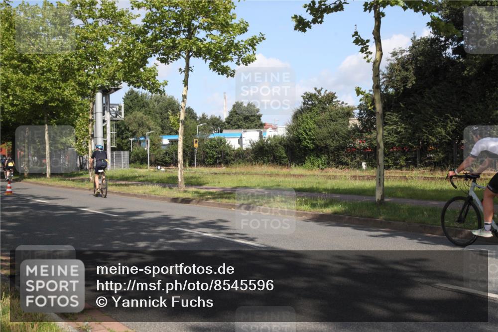 10.08.2025 - GEWOBA Citytriathlon Bremen Yannick Fuchs http://msf.ph/oto/8545596 10.08.2025 10:33:03 Radfahren 355, 371, 384, 390, 420, 430, 448 meine-sportfotos.de