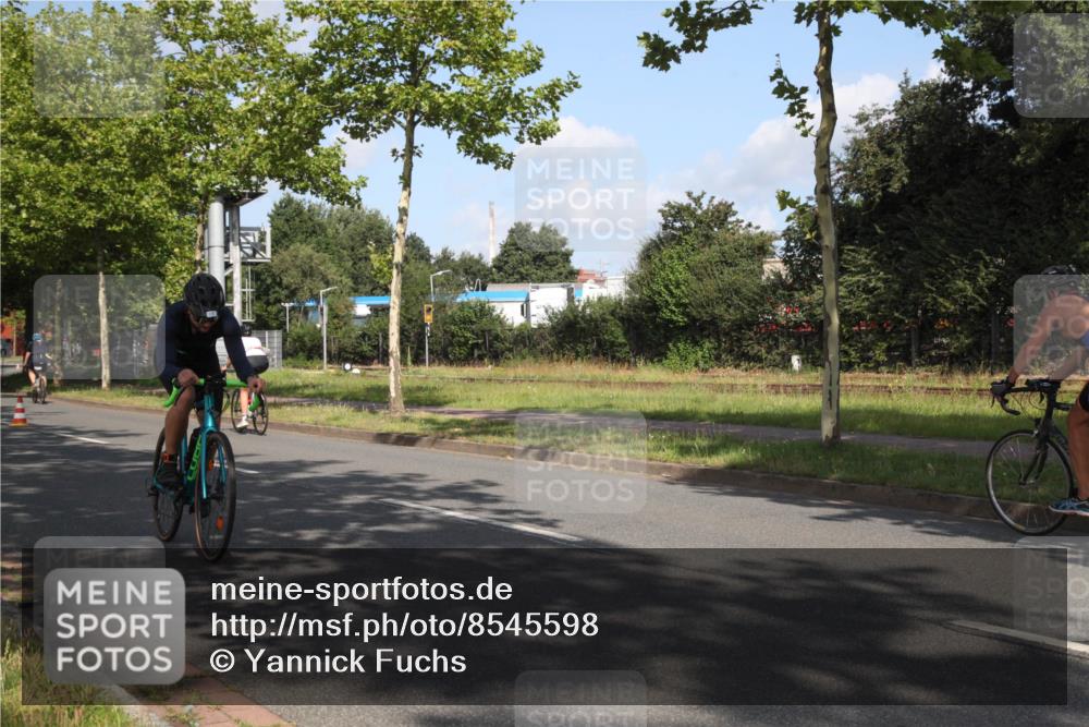 10.08.2025 - GEWOBA Citytriathlon Bremen Yannick Fuchs http://msf.ph/oto/8545598 10.08.2025 10:33:05 Radfahren 355, 371, 389, 390, 420, 430, 448 meine-sportfotos.de