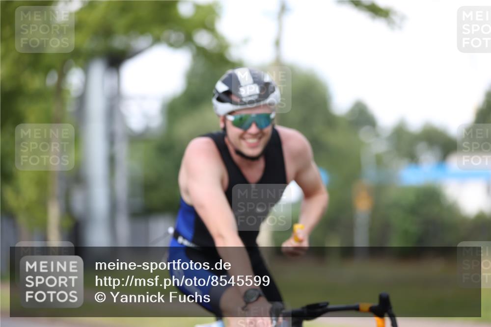 10.08.2025 - GEWOBA Citytriathlon Bremen Yannick Fuchs http://msf.ph/oto/8545599 10.08.2025 11:57:48 Radfahren 657 meine-sportfotos.de