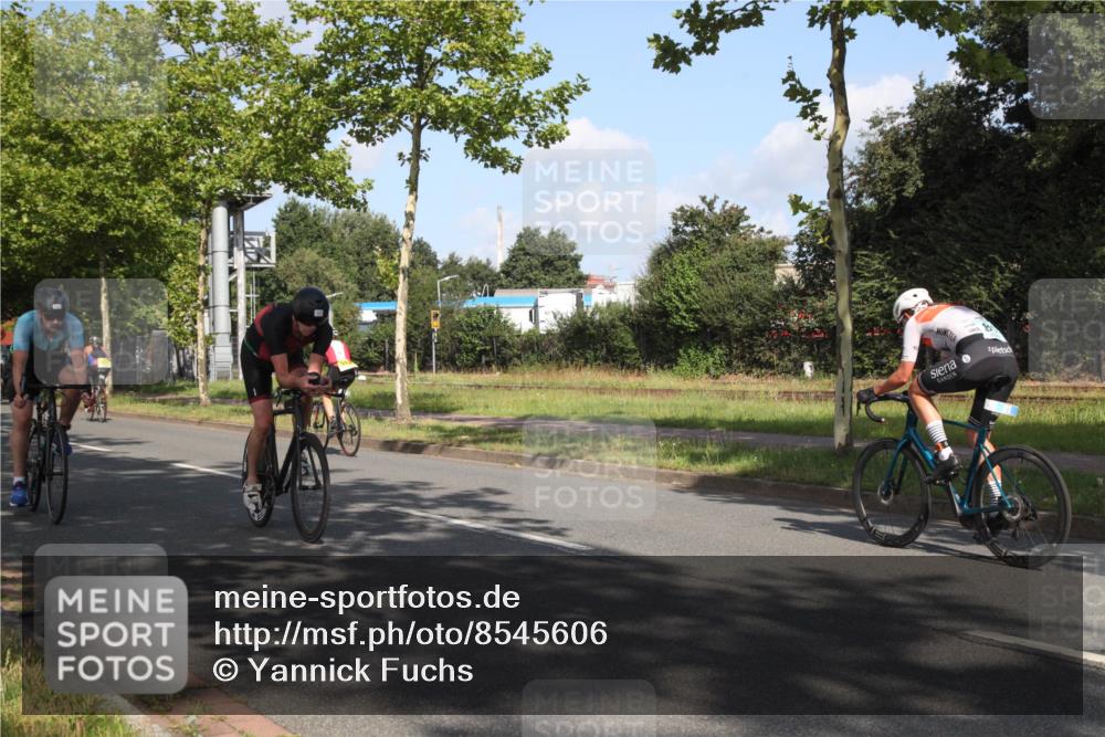 10.08.2025 - GEWOBA Citytriathlon Bremen Yannick Fuchs http://msf.ph/oto/8545606 10.08.2025 10:33:08 Radfahren 105, 355, 389, 390, 420, 421, 430, 448 meine-sportfotos.de