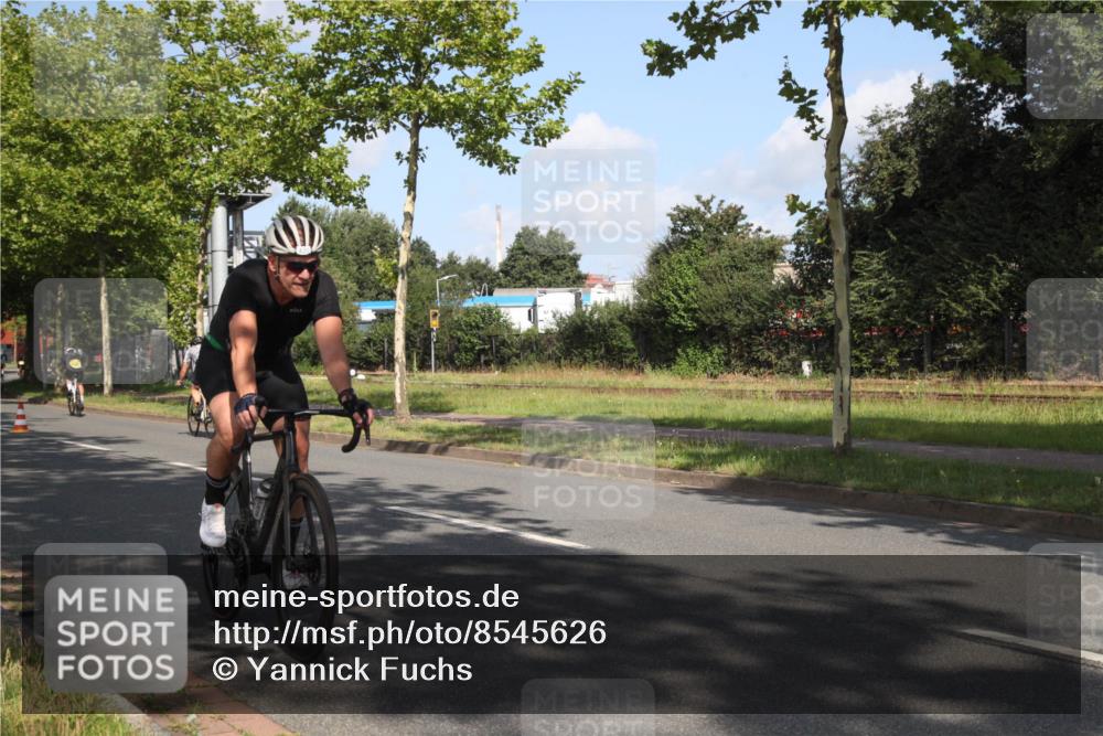 10.08.2025 - GEWOBA Citytriathlon Bremen Yannick Fuchs http://msf.ph/oto/8545626 10.08.2025 10:33:17 Radfahren 105, 389, 396, 420, 421, 430, 448, 479 meine-sportfotos.de