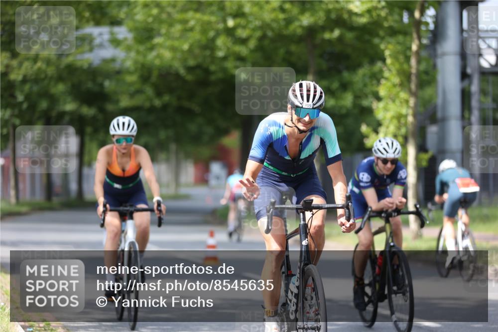 10.08.2025 - GEWOBA Citytriathlon Bremen Yannick Fuchs http://msf.ph/oto/8545635 10.08.2025 12:58:52 Radfahren 602, 705, 762, 802, 870, 885, 910, 921, 1038 meine-sportfotos.de