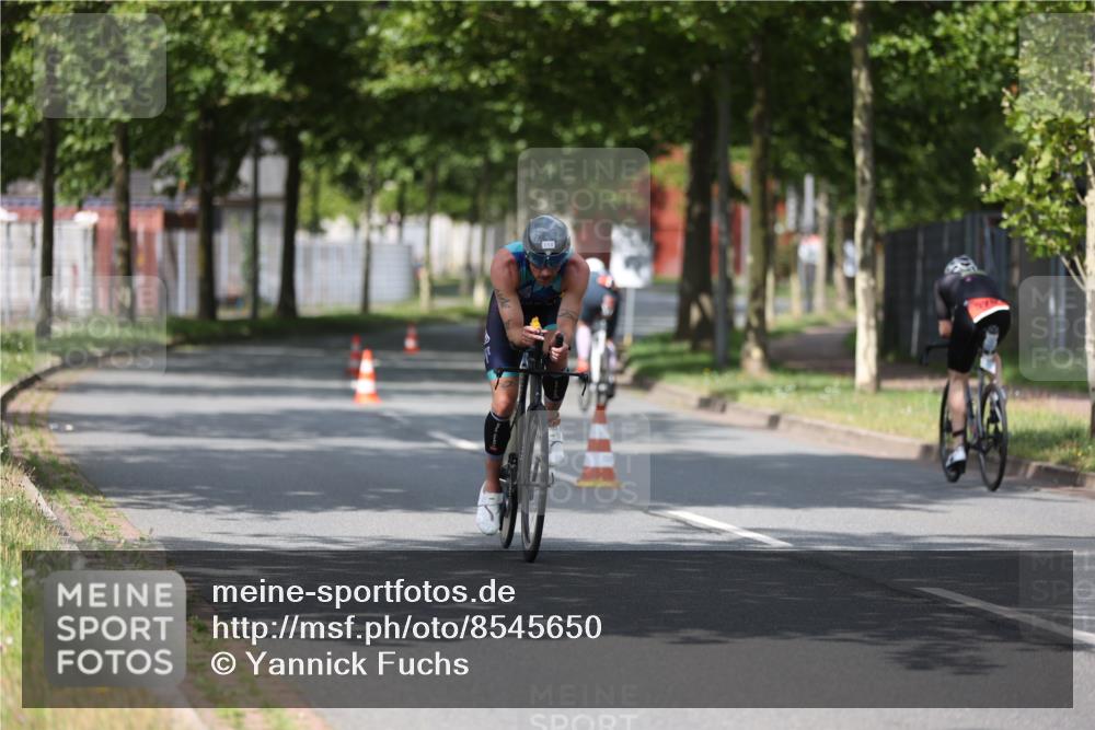 10.08.2025 - GEWOBA Citytriathlon Bremen Yannick Fuchs http://msf.ph/oto/8545650 10.08.2025 12:00:09 Radfahren 568, 654 meine-sportfotos.de