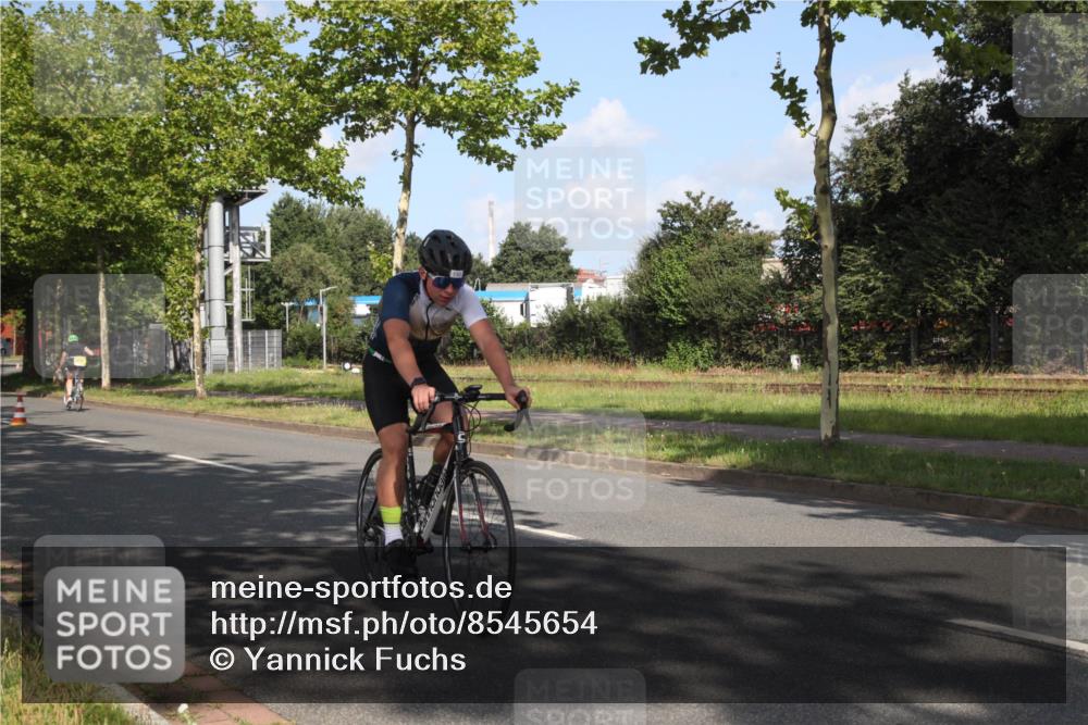 10.08.2025 - GEWOBA Citytriathlon Bremen Yannick Fuchs http://msf.ph/oto/8545654 10.08.2025 10:33:45 Radfahren 81, 127, 151, 161, 245, 350, 394, 400, 428, 451, 491, 504 meine-sportfotos.de