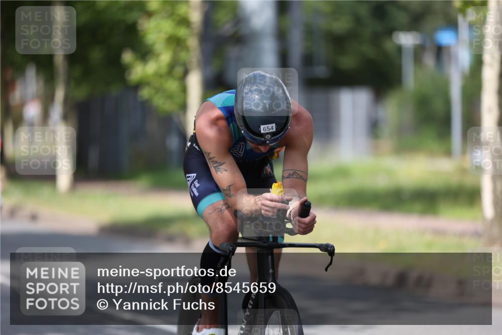 10.08.2025 - GEWOBA Citytriathlon Bremen Yannick Fuchs http://msf.ph/oto/8545659 10.08.2025 12:00:11 Radfahren 568, 654 meine-sportfotos.de