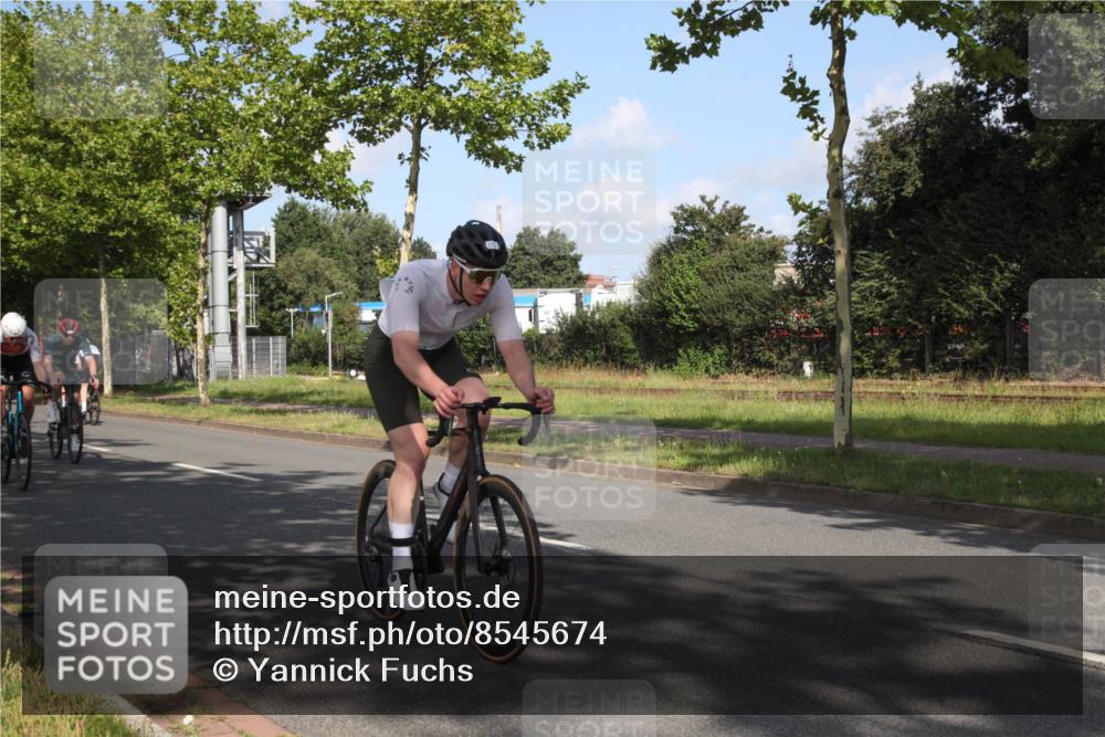 10.08.2025 - GEWOBA Citytriathlon Bremen Yannick Fuchs http://msf.ph/oto/8545674 10.08.2025 10:33:53 Radfahren 81, 97, 151, 161, 245, 350, 394, 400, 409, 419, 427, 451, 491, 504, 512 meine-sportfotos.de