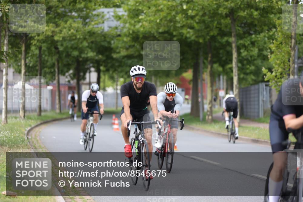 10.08.2025 - GEWOBA Citytriathlon Bremen Yannick Fuchs http://msf.ph/oto/8545675 10.08.2025 12:59:18 Radfahren 596, 606, 611, 709, 710, 846, 899, 975, 978 meine-sportfotos.de