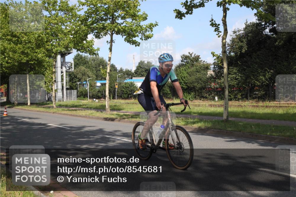 10.08.2025 - GEWOBA Citytriathlon Bremen Yannick Fuchs http://msf.ph/oto/8545681 10.08.2025 10:33:56 Radfahren 81, 97, 151, 161, 239, 245, 394, 400, 409, 419, 427, 451, 491, 504, 512 meine-sportfotos.de