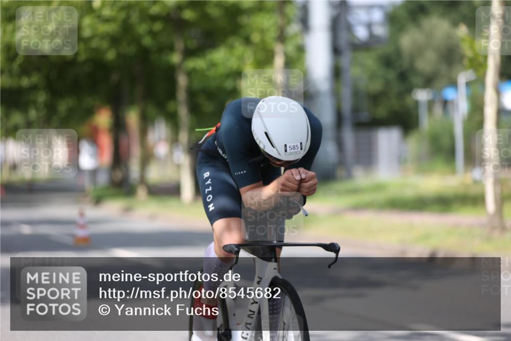 10.08.2025 - GEWOBA Citytriathlon Bremen Yannick Fuchs http://msf.ph/oto/8545682 10.08.2025 12:00:55 Radfahren 579 meine-sportfotos.de