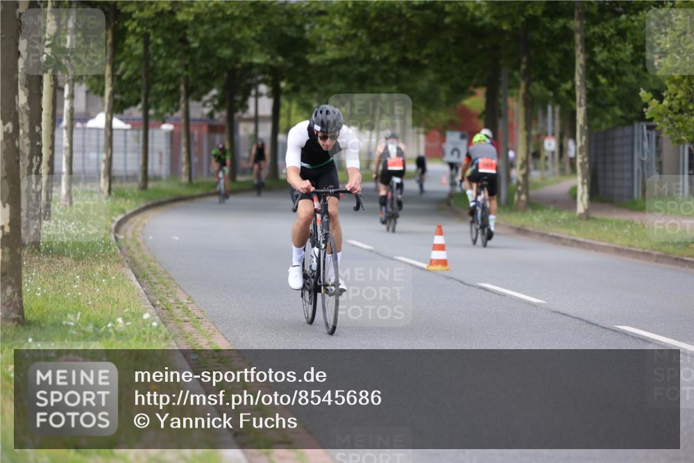 10.08.2025 - GEWOBA Citytriathlon Bremen Yannick Fuchs http://msf.ph/oto/8545686 10.08.2025 12:59:23 Radfahren 596, 606, 611, 709, 710, 846, 899, 975, 978 meine-sportfotos.de