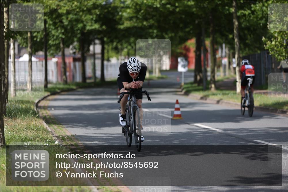 10.08.2025 - GEWOBA Citytriathlon Bremen Yannick Fuchs http://msf.ph/oto/8545692 10.08.2025 12:00:59 Radfahren 579 meine-sportfotos.de