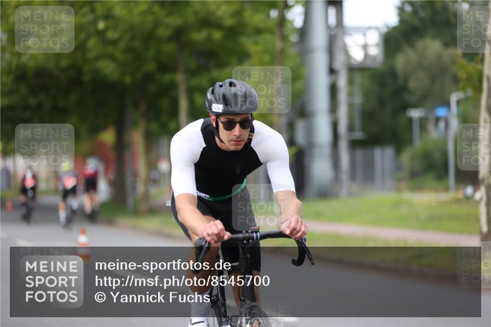 10.08.2025 - GEWOBA Citytriathlon Bremen Yannick Fuchs http://msf.ph/oto/8545700 10.08.2025 12:59:24 Radfahren 596, 606, 611, 709, 710, 846, 899, 975, 978 meine-sportfotos.de