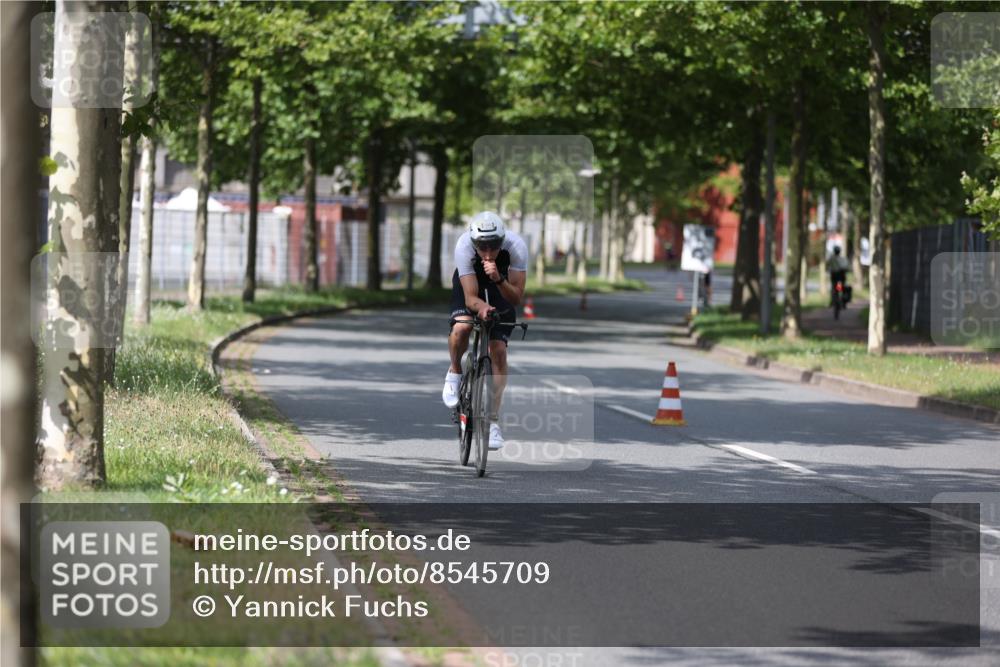 10.08.2025 - GEWOBA Citytriathlon Bremen Yannick Fuchs http://msf.ph/oto/8545709 10.08.2025 12:01:06 Radfahren 579 meine-sportfotos.de