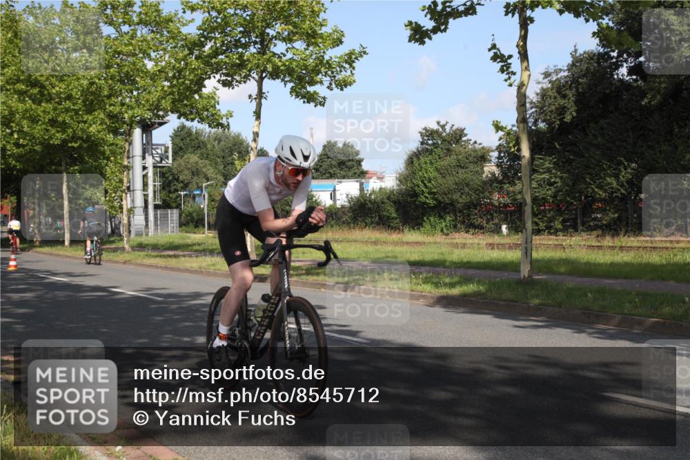 10.08.2025 - GEWOBA Citytriathlon Bremen Yannick Fuchs http://msf.ph/oto/8545712 10.08.2025 10:34:33 Radfahren 213, 358, 442, 456, 500 meine-sportfotos.de