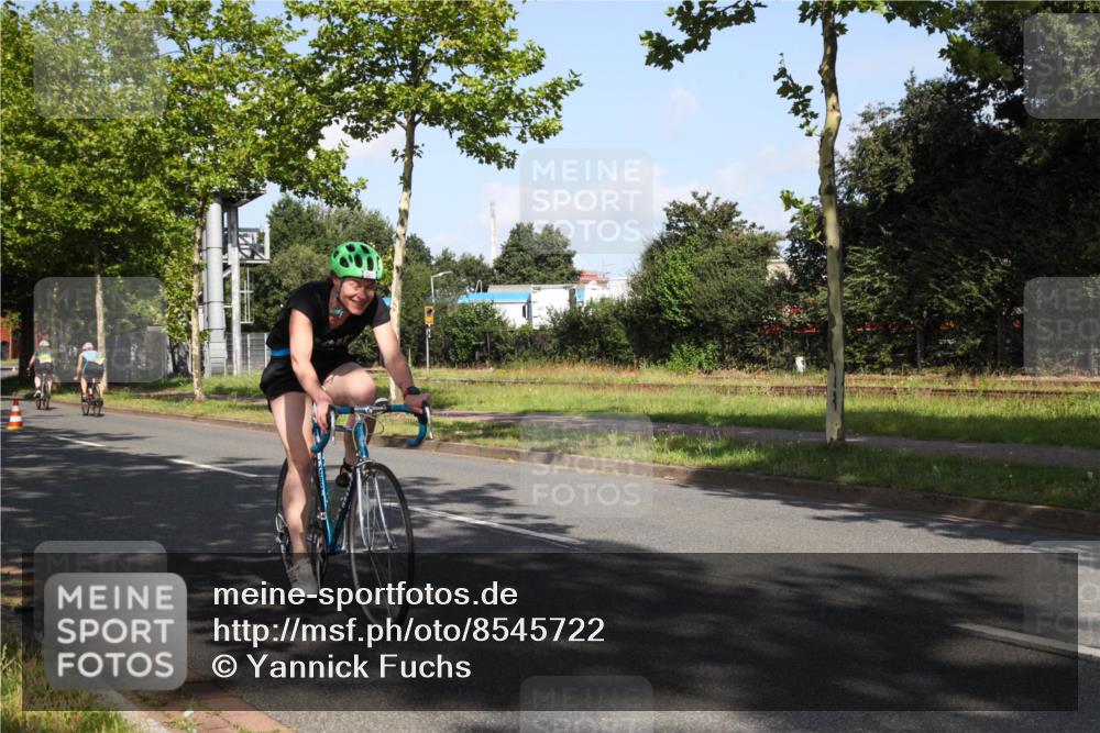 10.08.2025 - GEWOBA Citytriathlon Bremen Yannick Fuchs http://msf.ph/oto/8545722 10.08.2025 10:34:38 Radfahren 21, 213, 358, 442, 500 meine-sportfotos.de