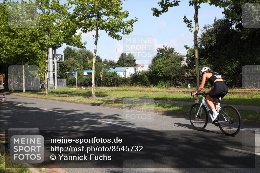 10.08.2025 - GEWOBA Citytriathlon Bremen Yannick Fuchs http://msf.ph/oto/8545732 10.08.2025 10:34:42 Radfahren 21, 129, 147, 213, 358, 413, 442, 500 meine-sportfotos.de