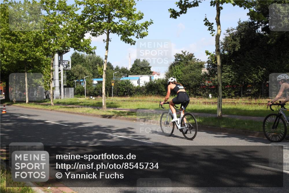10.08.2025 - GEWOBA Citytriathlon Bremen Yannick Fuchs http://msf.ph/oto/8545734 10.08.2025 10:34:43 Radfahren 21, 129, 147, 213, 358, 413, 442, 500 meine-sportfotos.de