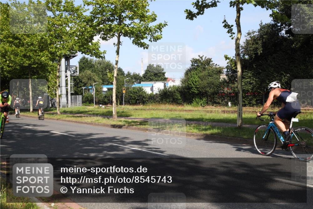 10.08.2025 - GEWOBA Citytriathlon Bremen Yannick Fuchs http://msf.ph/oto/8545743 10.08.2025 10:34:46 Radfahren 21, 129, 147, 213, 358, 413, 442, 500 meine-sportfotos.de