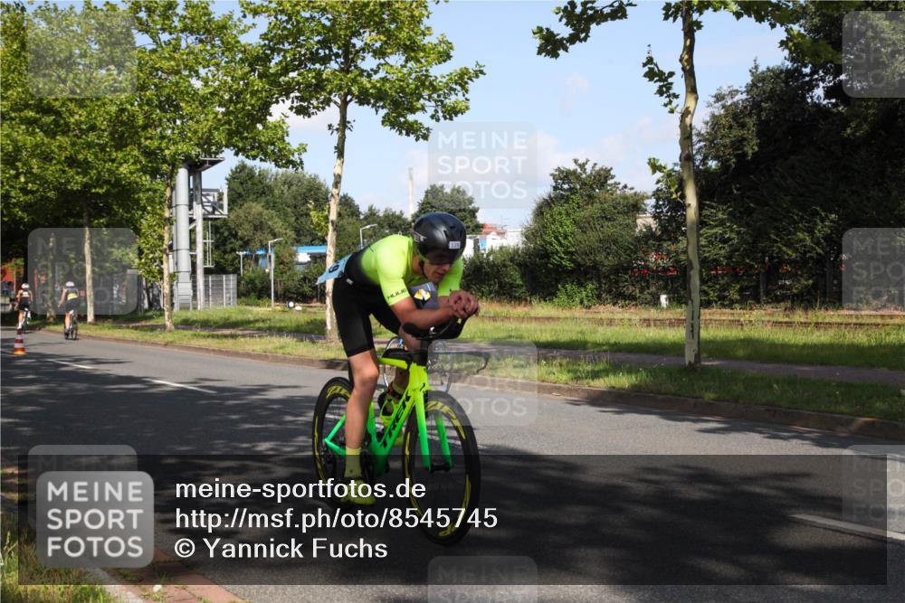 10.08.2025 - GEWOBA Citytriathlon Bremen Yannick Fuchs http://msf.ph/oto/8545745 10.08.2025 10:34:46 Radfahren 21, 129, 147, 213, 358, 413, 442, 500 meine-sportfotos.de