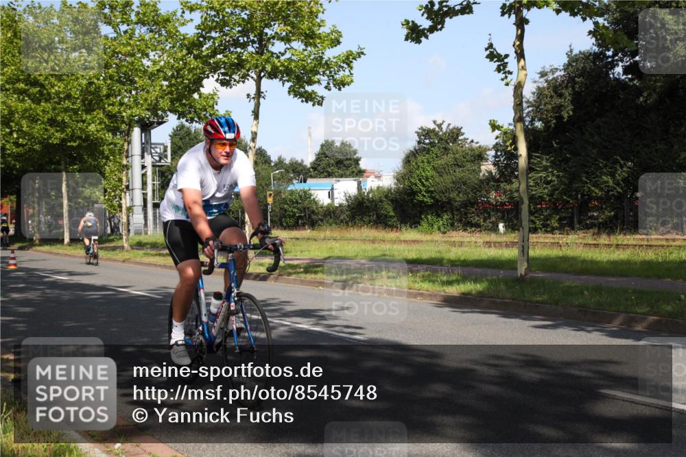 10.08.2025 - GEWOBA Citytriathlon Bremen Yannick Fuchs http://msf.ph/oto/8545748 10.08.2025 10:34:48 Radfahren 21, 129, 147, 213, 358, 379, 413, 442, 500 meine-sportfotos.de