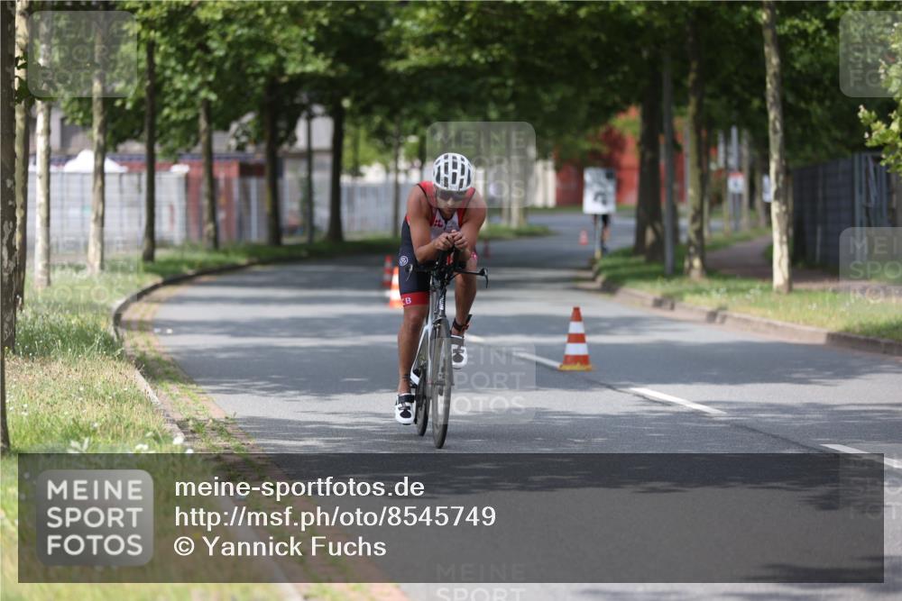 10.08.2025 - GEWOBA Citytriathlon Bremen Yannick Fuchs http://msf.ph/oto/8545749 10.08.2025 12:01:47 Radfahren 553, 560 meine-sportfotos.de
