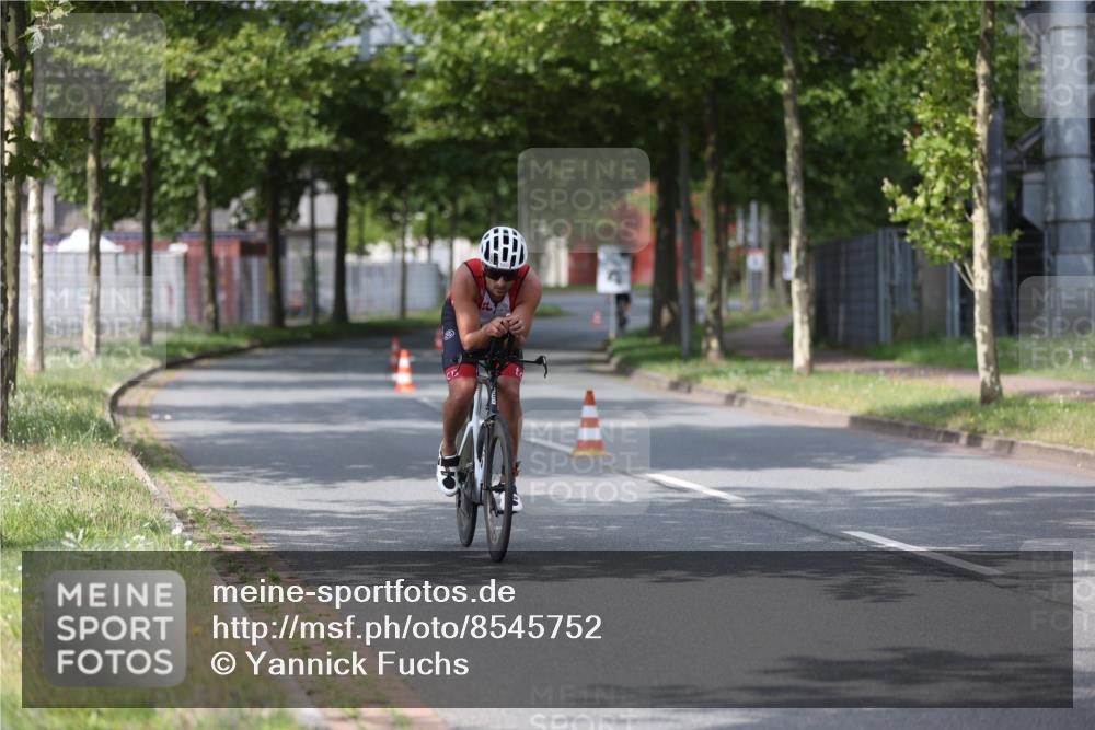 10.08.2025 - GEWOBA Citytriathlon Bremen Yannick Fuchs http://msf.ph/oto/8545752 10.08.2025 12:01:47 Radfahren 553, 560 meine-sportfotos.de