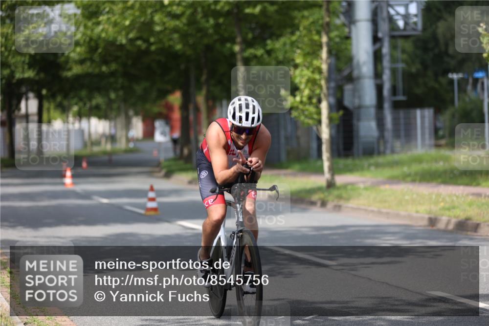 10.08.2025 - GEWOBA Citytriathlon Bremen Yannick Fuchs http://msf.ph/oto/8545756 10.08.2025 12:01:48 Radfahren 553, 560 meine-sportfotos.de