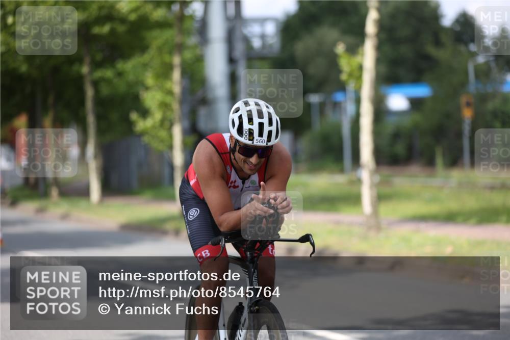 10.08.2025 - GEWOBA Citytriathlon Bremen Yannick Fuchs http://msf.ph/oto/8545764 10.08.2025 12:01:48 Radfahren 553, 560 meine-sportfotos.de
