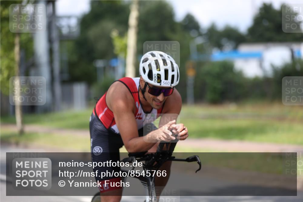 10.08.2025 - GEWOBA Citytriathlon Bremen Yannick Fuchs http://msf.ph/oto/8545766 10.08.2025 12:01:48 Radfahren 553, 560 meine-sportfotos.de