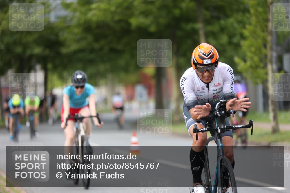 10.08.2025 - GEWOBA Citytriathlon Bremen Yannick Fuchs http://msf.ph/oto/8545767 10.08.2025 12:59:46 Radfahren 595, 614, 623, 628, 644, 698, 850, 889, 907, 934, 949 meine-sportfotos.de