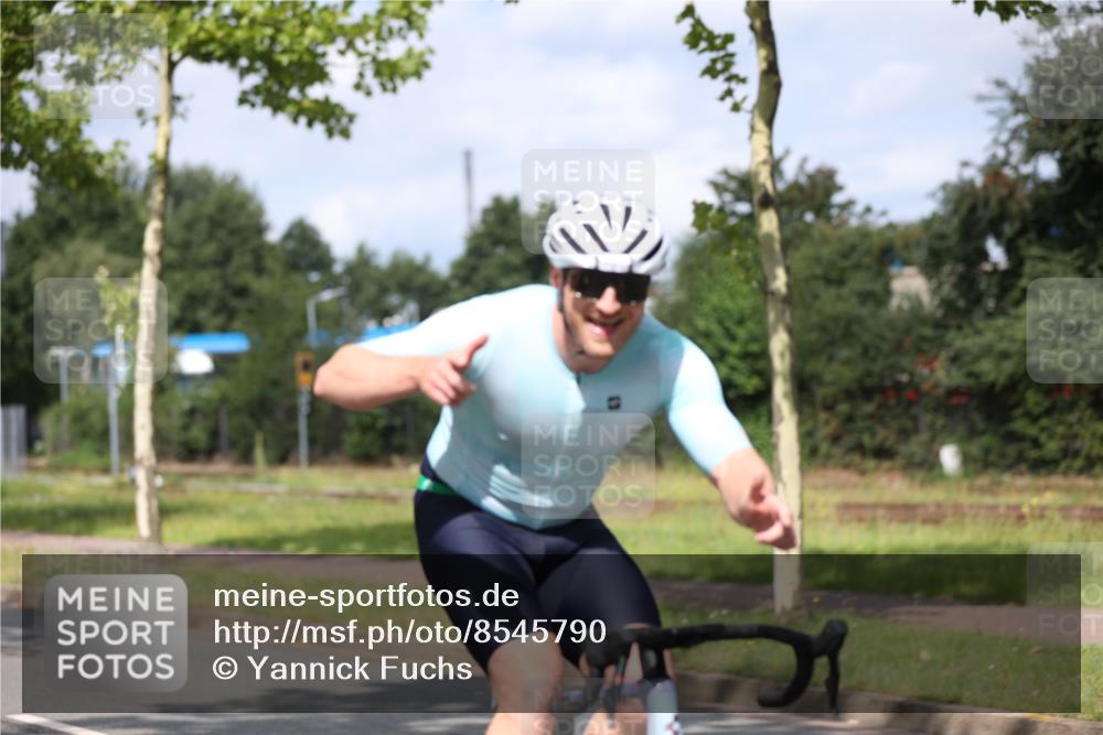 10.08.2025 - GEWOBA Citytriathlon Bremen Yannick Fuchs http://msf.ph/oto/8545790 10.08.2025 12:02:03 Radfahren 680 meine-sportfotos.de