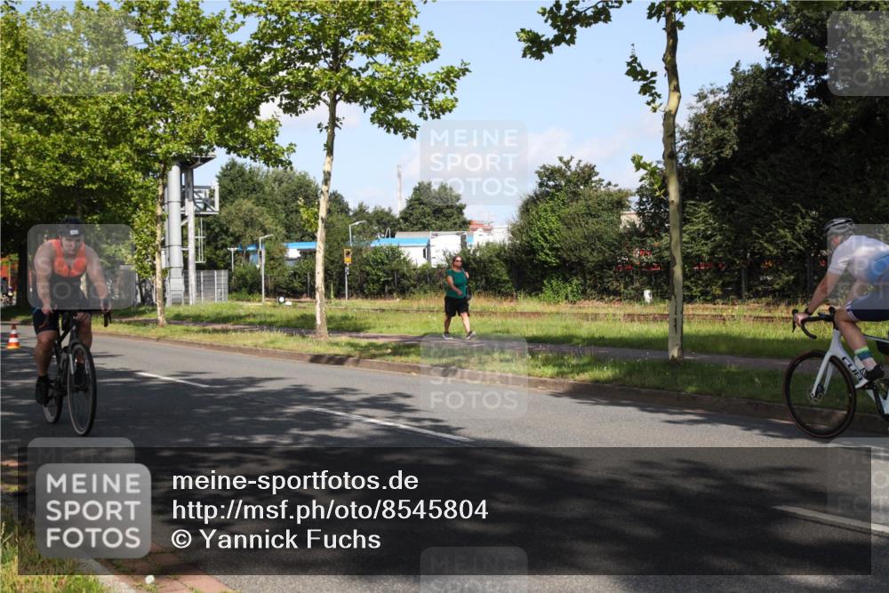 10.08.2025 - GEWOBA Citytriathlon Bremen Yannick Fuchs http://msf.ph/oto/8545804 10.08.2025 10:35:23 Radfahren 29, 43, 137, 356, 359, 382, 418, 444, 466, 480, 492 meine-sportfotos.de