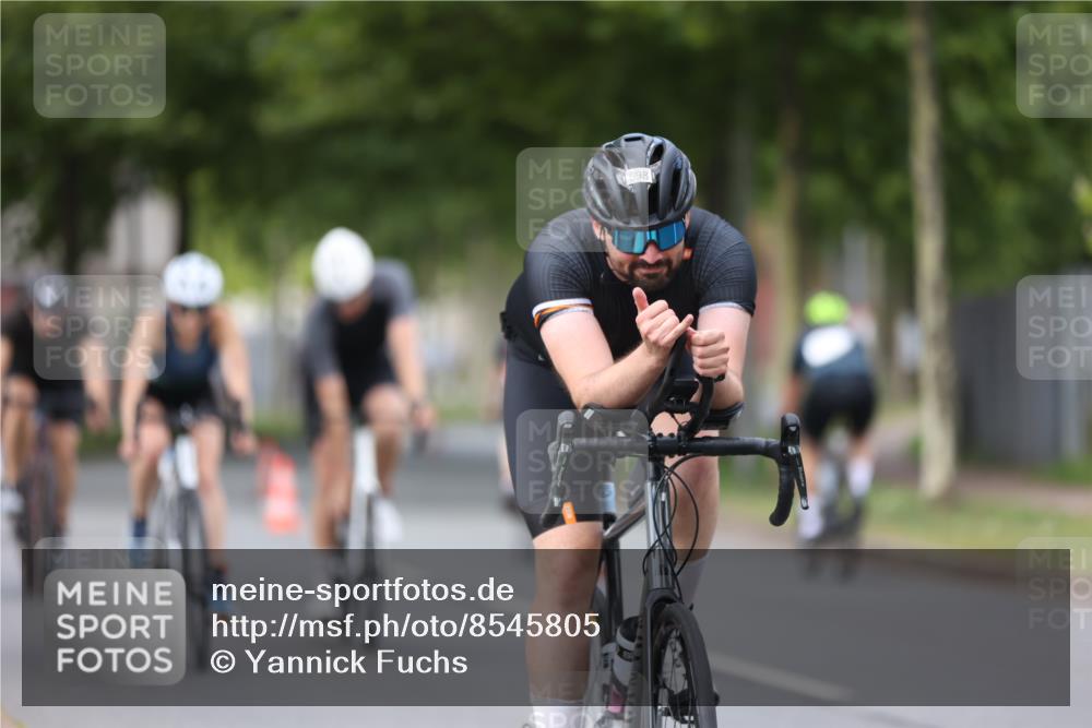10.08.2025 - GEWOBA Citytriathlon Bremen Yannick Fuchs http://msf.ph/oto/8545805 10.08.2025 12:59:51 Radfahren 595, 614, 623, 628, 644, 698, 835, 850, 889, 907, 934, 949, 1002, 1030 meine-sportfotos.de