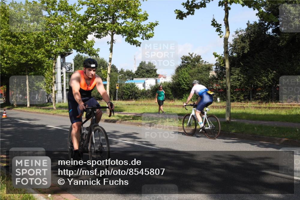 10.08.2025 - GEWOBA Citytriathlon Bremen Yannick Fuchs http://msf.ph/oto/8545807 10.08.2025 10:35:23 Radfahren 29, 43, 137, 356, 359, 382, 418, 444, 466, 480, 492 meine-sportfotos.de