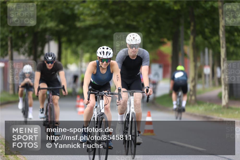 10.08.2025 - GEWOBA Citytriathlon Bremen Yannick Fuchs http://msf.ph/oto/8545811 10.08.2025 12:59:52 Radfahren 595, 614, 623, 628, 644, 698, 835, 850, 871, 889, 907, 934, 949, 1002, 1030 meine-sportfotos.de