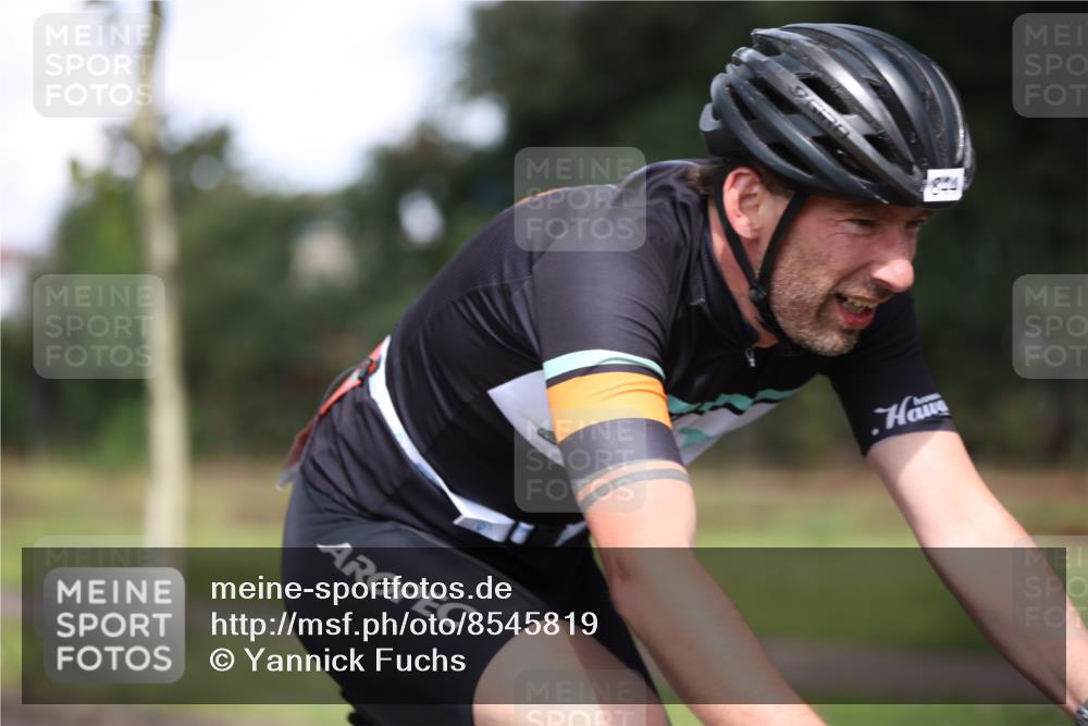 10.08.2025 - GEWOBA Citytriathlon Bremen Yannick Fuchs http://msf.ph/oto/8545819 10.08.2025 12:02:20 Radfahren 584, 844 meine-sportfotos.de