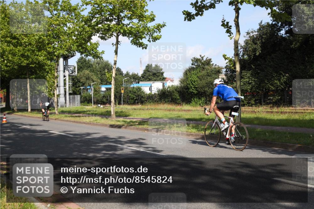 10.08.2025 - GEWOBA Citytriathlon Bremen Yannick Fuchs http://msf.ph/oto/8545824 10.08.2025 10:35:33 Radfahren 43, 83, 137, 356, 359, 392, 418, 454, 466, 480, 492 meine-sportfotos.de