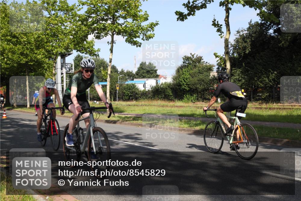 10.08.2025 - GEWOBA Citytriathlon Bremen Yannick Fuchs http://msf.ph/oto/8545829 10.08.2025 10:35:35 Radfahren 83, 137, 356, 359, 392, 418, 454, 466, 480 meine-sportfotos.de