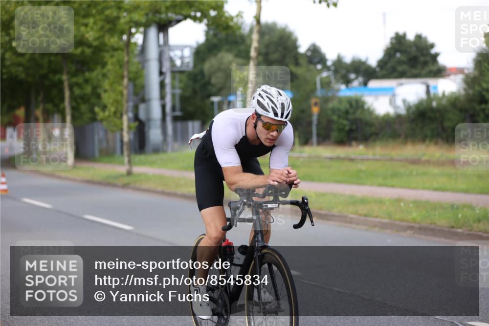 10.08.2025 - GEWOBA Citytriathlon Bremen Yannick Fuchs http://msf.ph/oto/8545834 10.08.2025 12:02:28 Radfahren 584, 844 meine-sportfotos.de
